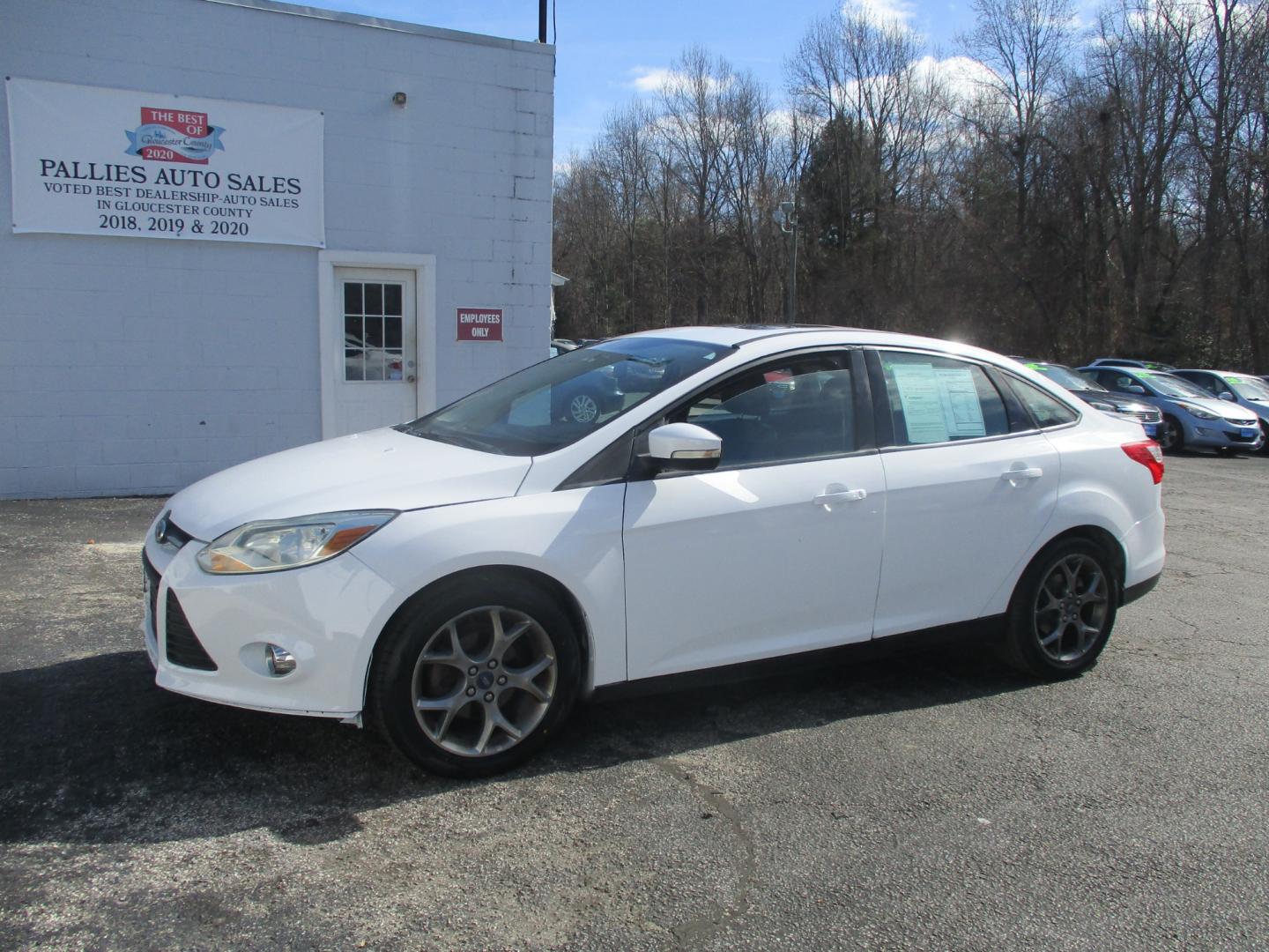 2013 WHITE Ford Focus (1FADP3F29DL) , AUTOMATIC transmission, located at 540a Delsea Drive, Sewell, NJ, 08080, (856) 589-6888, 39.752560, -75.111206 - Photo#1